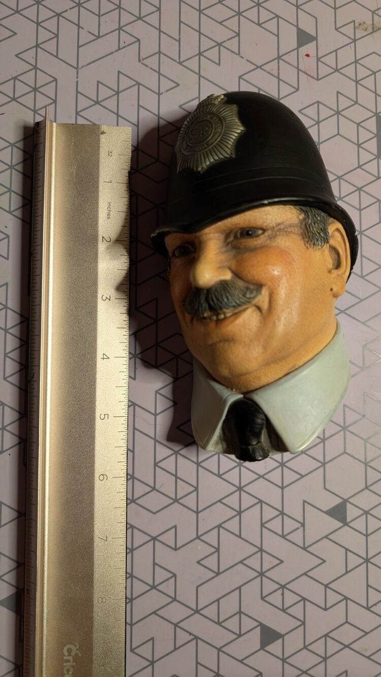Vintage Legend Products Character Wall Plaque - British Bobby - Picture 2 of 5